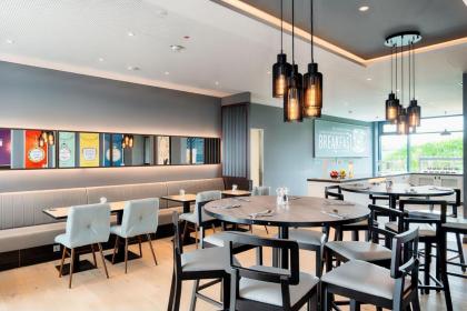 Premier Inn Berlin Airport - image 10