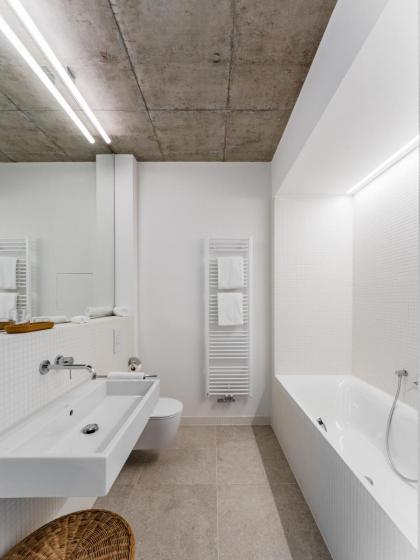 Carlotta Apartments - image 20