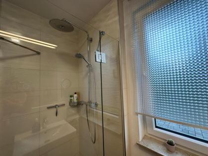 Traumhafte Haushälfte mit Kamin Garten & Whirlpool - image 12