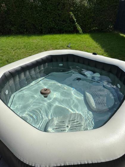 Traumhafte Haushälfte mit Kamin Garten & Whirlpool - image 3