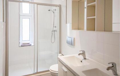 Beautiful Apartment In Berlin With 1 Bedrooms And Wifi - image 11