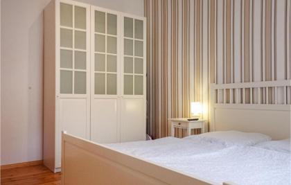 Beautiful Apartment In Berlin With 1 Bedrooms And Wifi - image 13