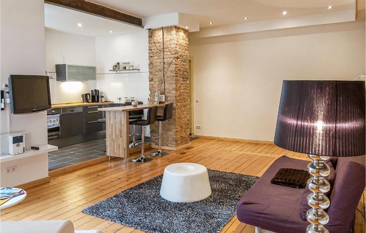 Beautiful Apartment In Berlin With 1 Bedrooms And Wifi - image 3